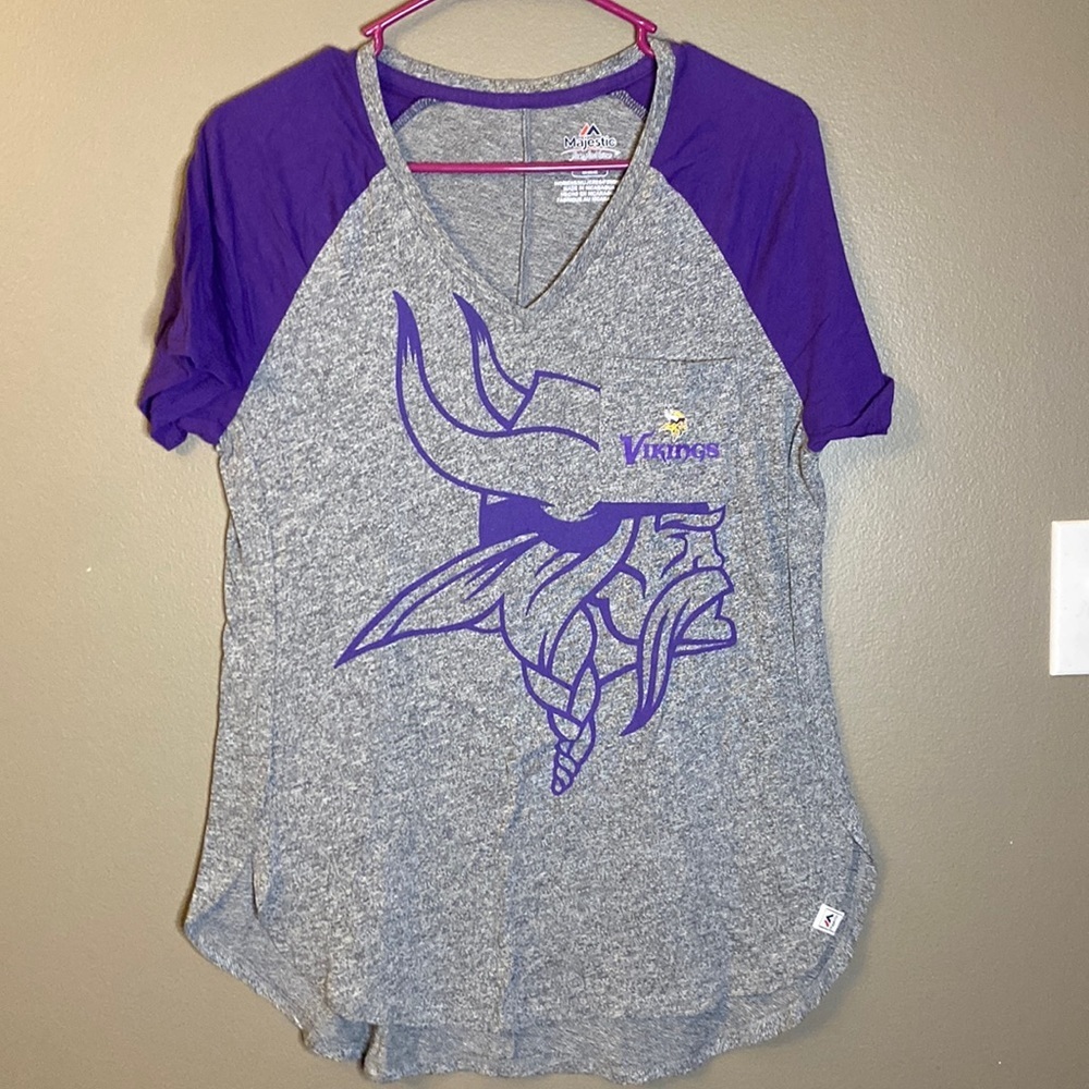 Minnesota Viking v neck curved hem size medium tee.